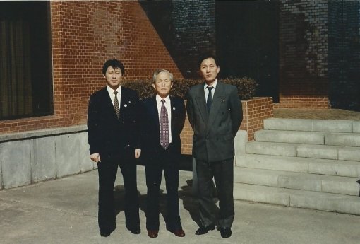 Master Prof. Ri Yong Son on historical photos