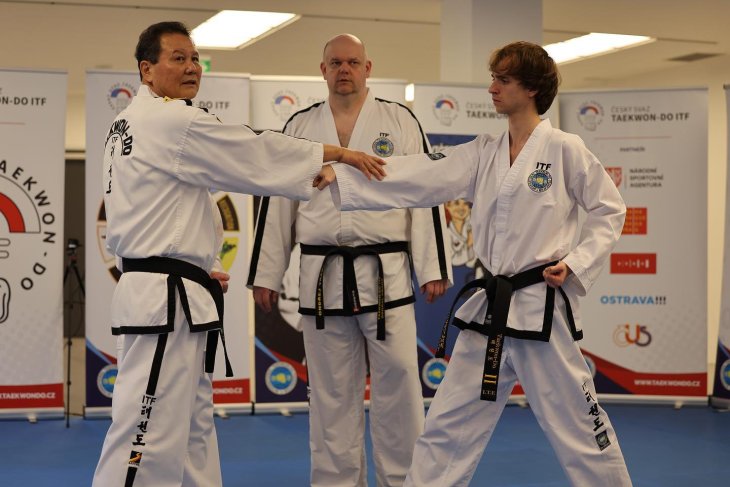 Successful International Technical Seminar with Grand Master Hwang Ho Yong
